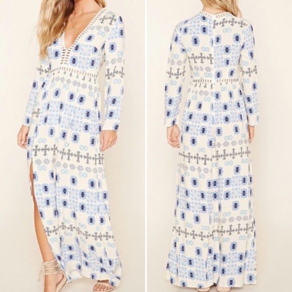Selfie Leslie Long Sleeve Maxi Dress in Cream & Blue • M - Picture 3 of 9